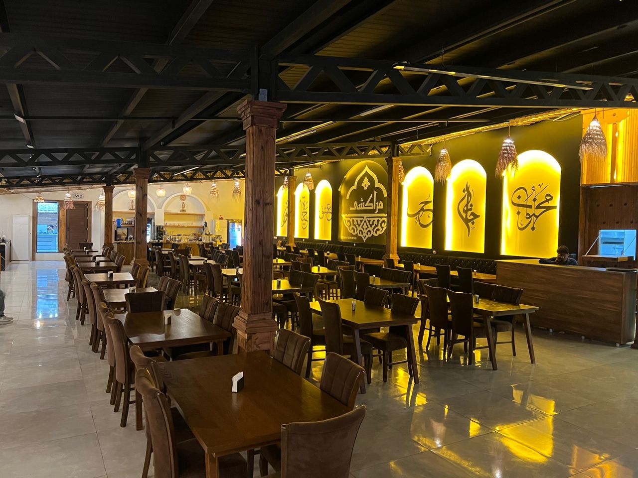 کافه رستوران مراکشی به مدیریت آقای براه در درگهان